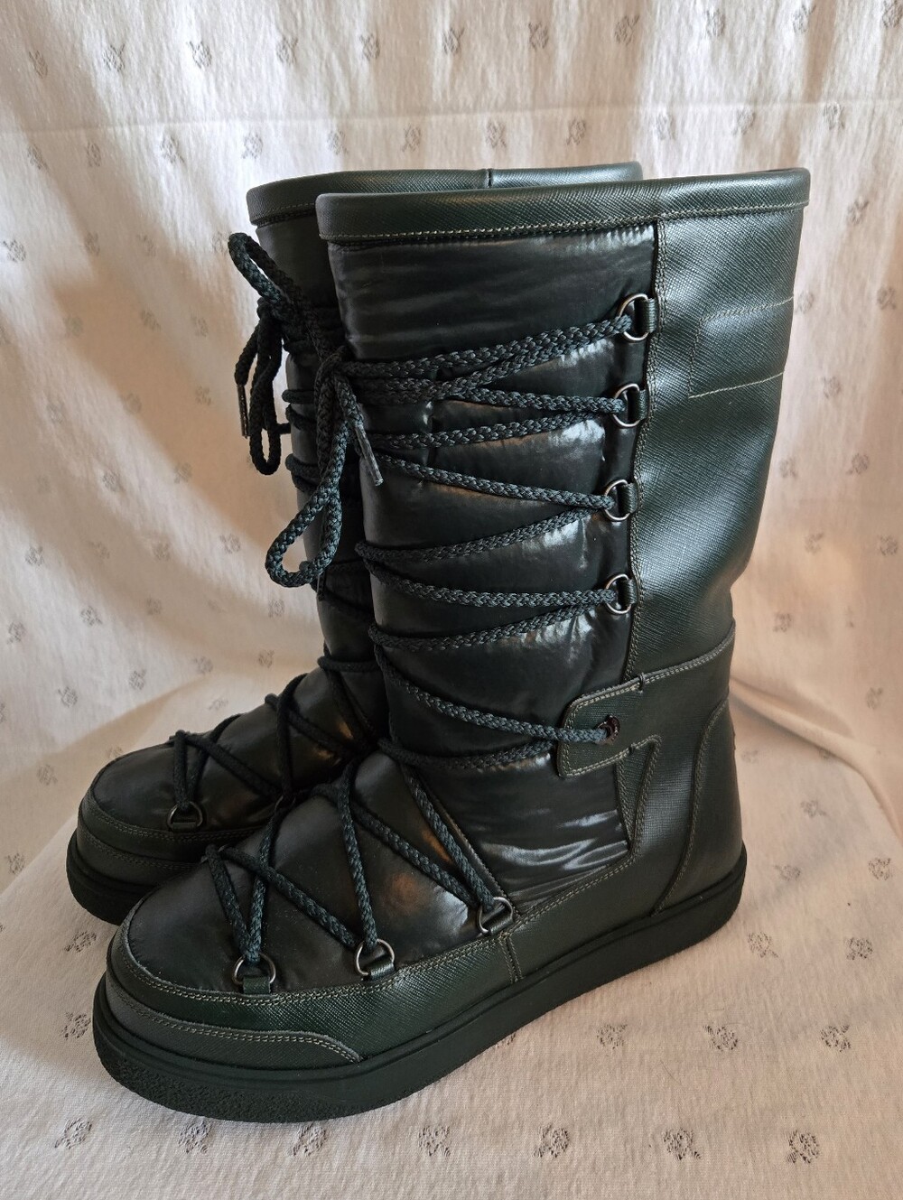 NWOT Moncler Women's Dark Green Lace-Up Quilted Winter Moon Boots Size 40